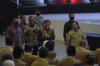 Kendalikan Inflasi, Presiden Minta Kepala Daerah Sering Masuk Pasar