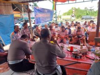 Polantas Datangi Markas Supir Truk, Ternyata Ini Tujuannya