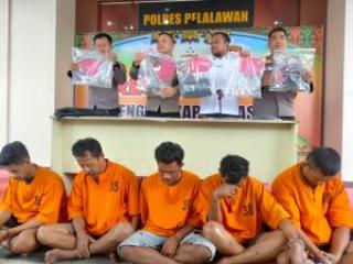 Polisi Tangkap 7 Perampok Alat Berat di Riau