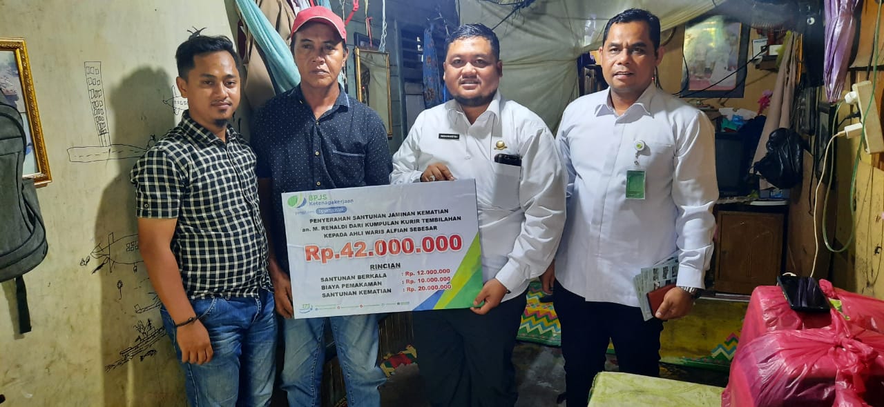 BP Jamsostek Cabang Inhil Serahkan Santunan Kematian Rp 42 Juta kepada Ahli Waris