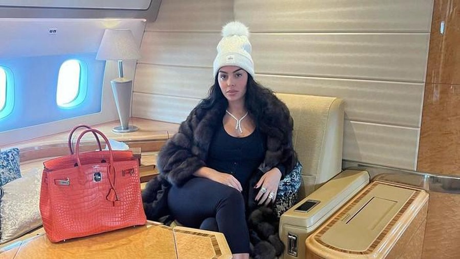 Usai Kontroversi Kumpul Kebo, Pacar CR7 Kini Berani Tampil Seksi di Arab Saudi