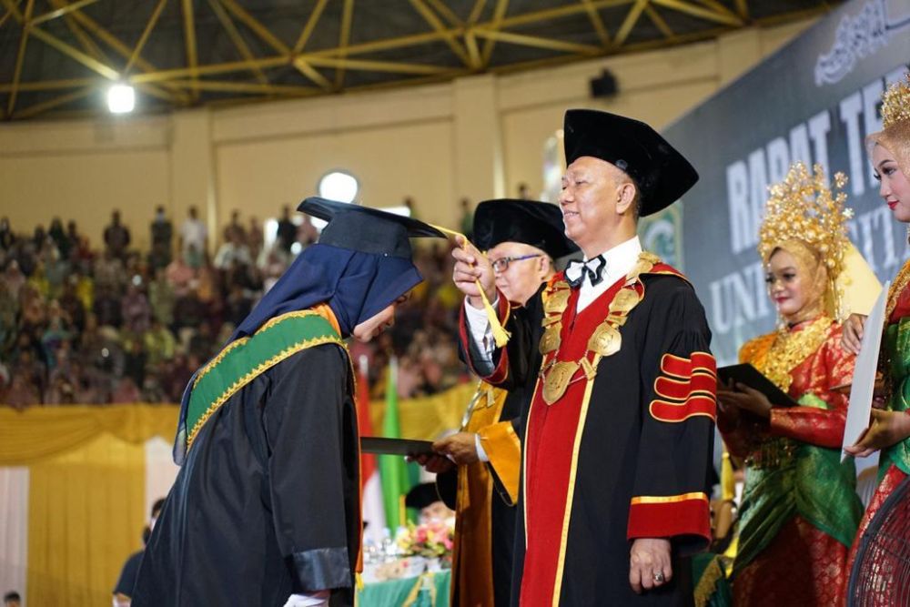 Delni Afrita Pemuncak, UIR Wisuda 1.747 Mahasiswa