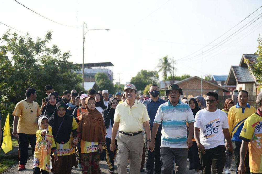 Ribuan Warga Sei Apit Jalan Sehat Bersama Gubernur Syamsuar