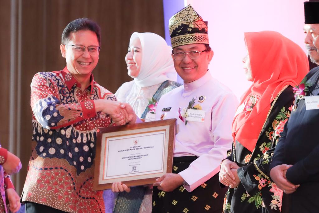 Bupati Wardan Terima Sertifikat Bebas Frambusia se-Indonesia
