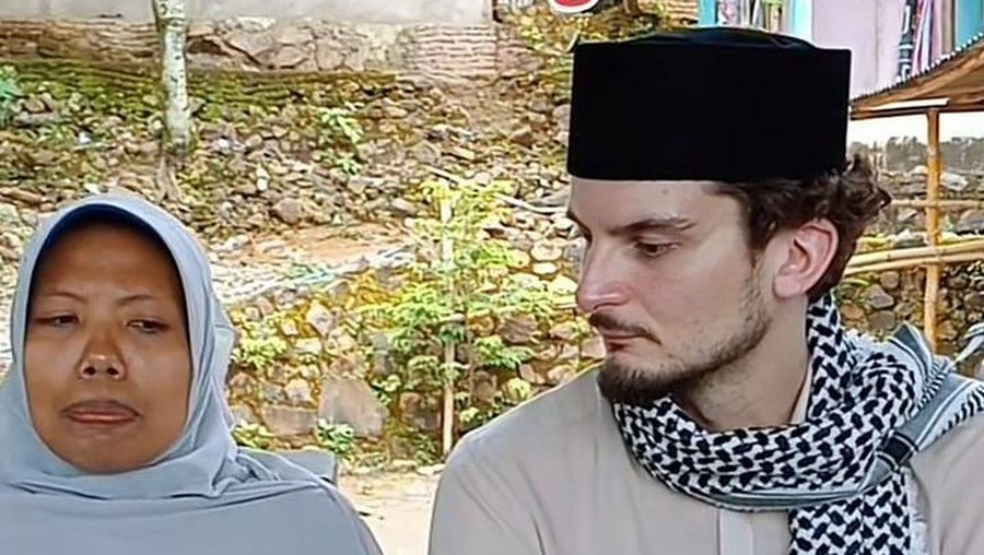 Berkat Aplikasi Kencan Online, Ustazah di Lombok Dinikahi Bule Belgia Dok. TikTok @lombokdokumen