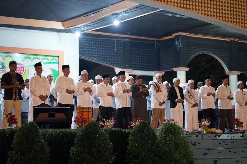 Bupati Inhil Hadiri Haul Akbar Syekh Abdurrahman Siddiq Lapangan Gajah Mada Tembilahan