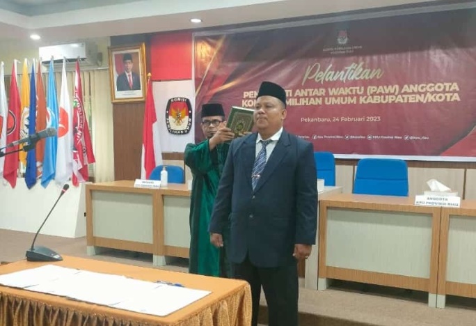 Ketua KPU RI Resmi Lantik Indra Sebagai PAW Anggota KPU Bengkalis