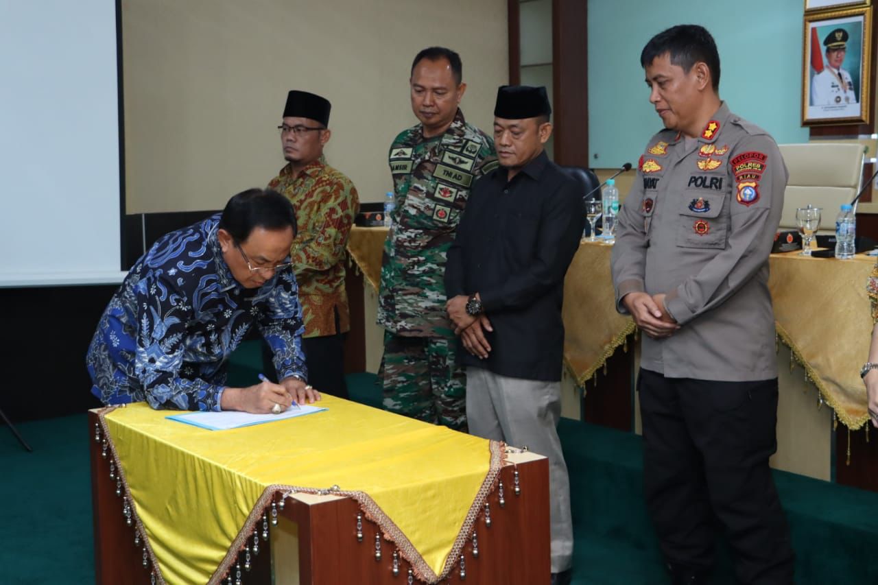 Pemkab Inhil Tandatangani Komitmen Bersama, Wujudkan Berobat Gratis hanya dengan KTP