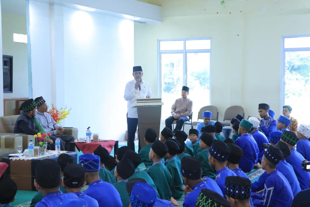 Pj Wako Pekanbaru Minta Jajaran Beri Perhatian kepada Anak Yatim di Panti Asuhan