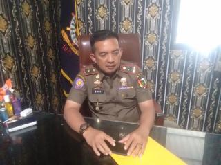 Satpol PP Pekanbaru Segera Tertibkan Baliho Melintang di Jalan