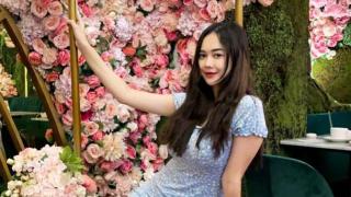 Aura Kasih Disebut Syirik Gegara Doa Pakai Sajen di Bawah Air Terjun