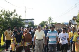 Ribuan Warga Sei Apit Jalan Sehat Bersama Gubernur Syamsuar