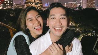 Romantis! Adinda Thomas Resmi Dilamar Pacar di Singapura