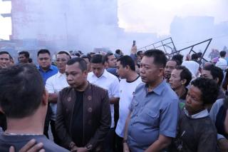 Pj Wako Tinjau Lokasi Kebakaran di Pasar Cik Puan PekanbaruÂ 