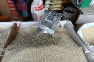 Stok Beras di Gudang Bulog Masih 8 Ton