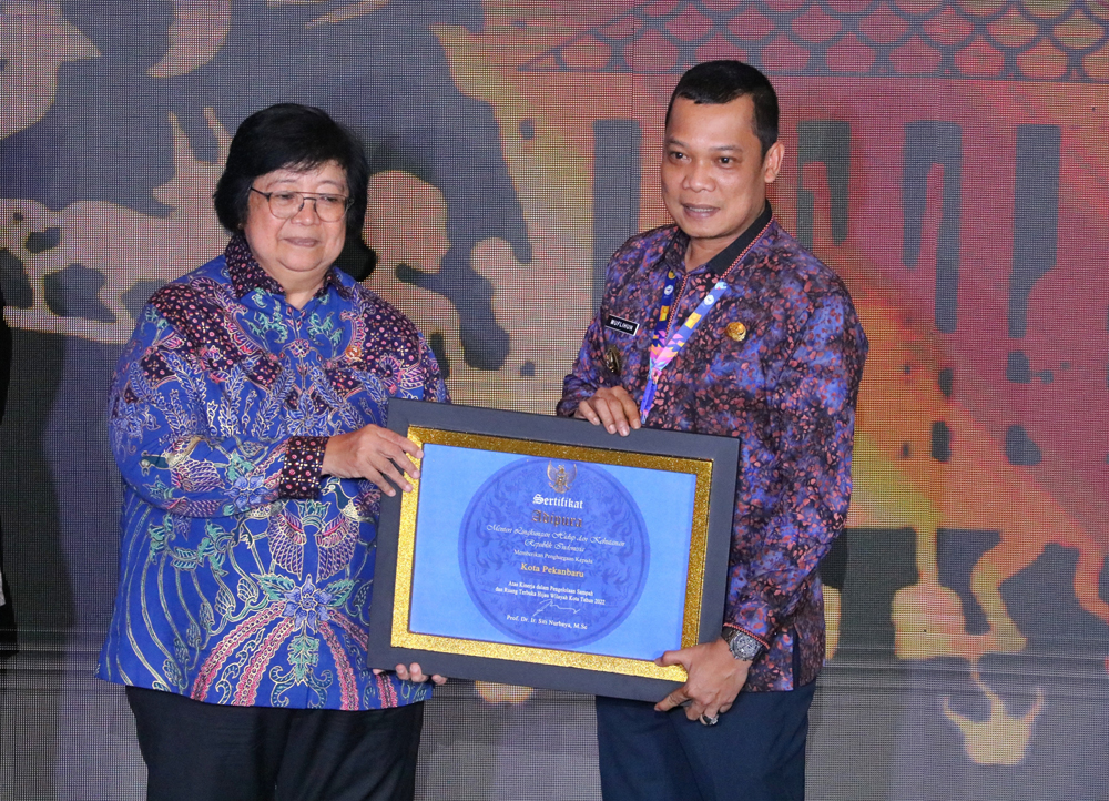 Berkat Tangan Dingin Muflihun, Kota Pekanbaru Terima Sertifikat Adipura dari Menteri LHK