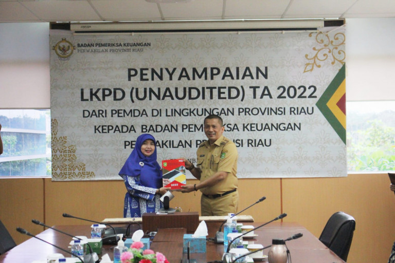 Meranti Jadi yang Pertama Serahkan LKPD Kepada BPK