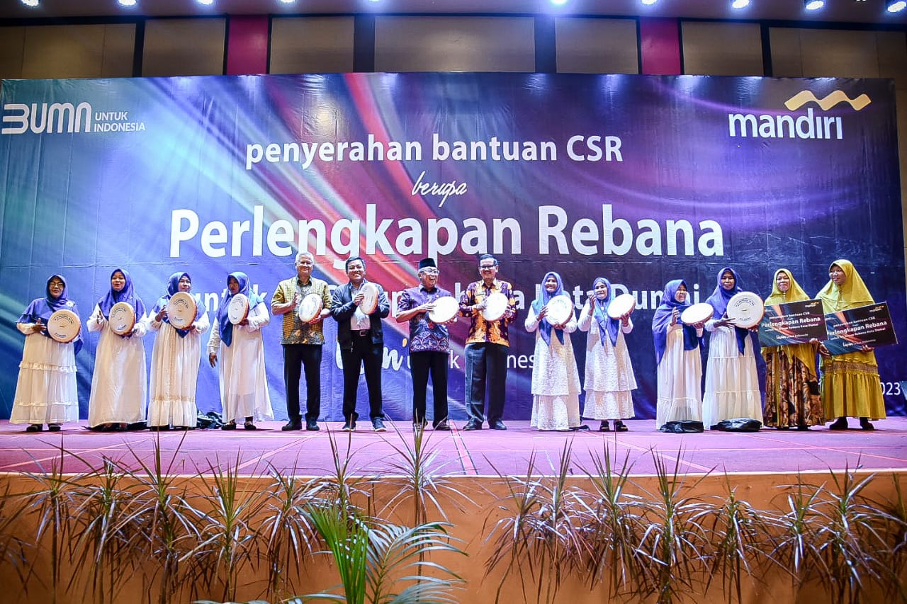 Bank Mandiri Berikan Bantuan CSR untuk 44 Grup Rebana Se-Kota Dumai