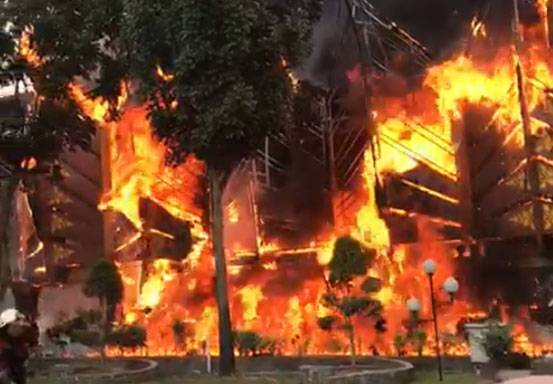 Breaking News! Gedung MPP Pemko Pekanbaru Terbakar