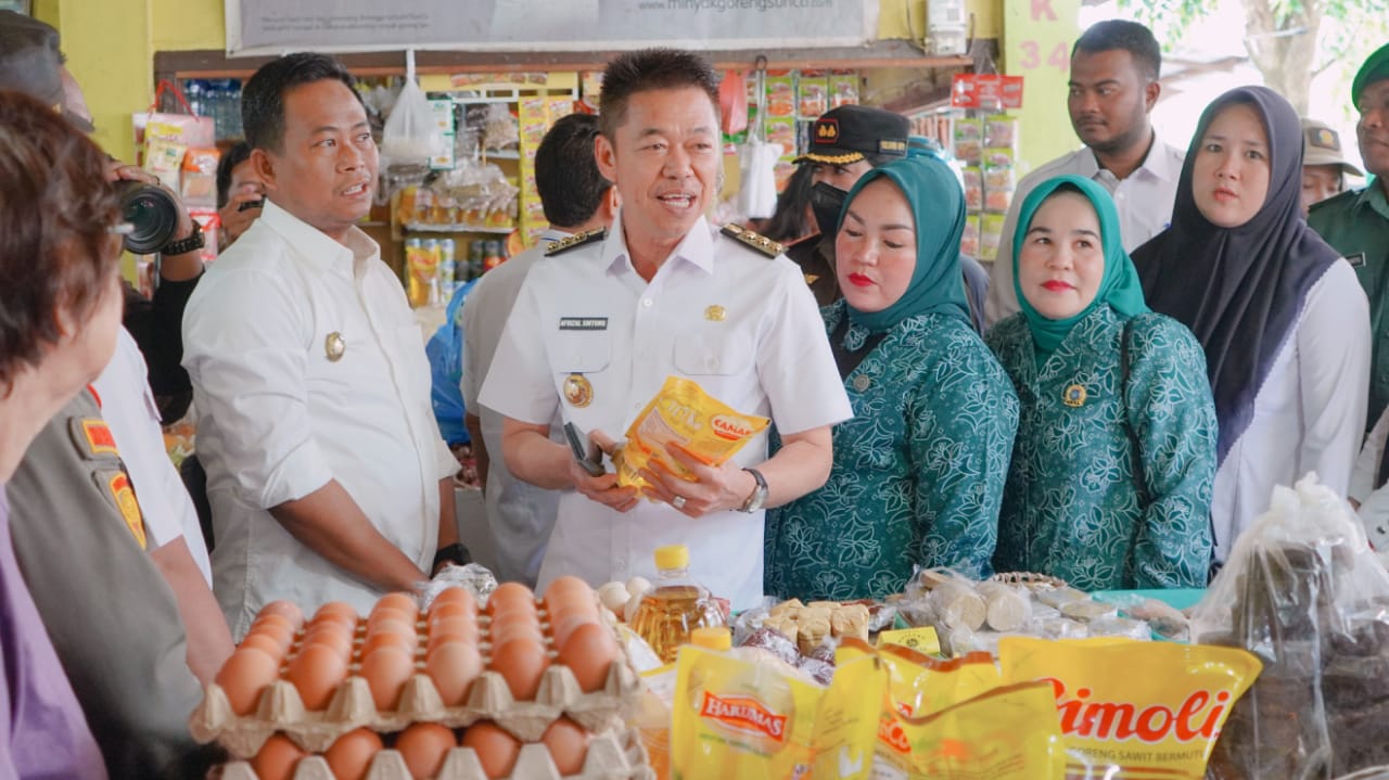 Menjelang Bulan Ramadhan, Bupati Rohil Pantau Harga Sembako di Pasar