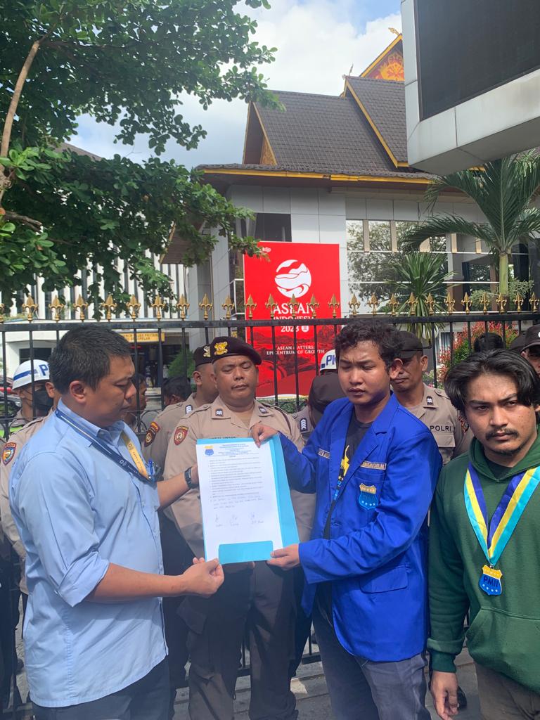 Unjukrasa di Kejati, Massa PMII Desak KPK Periksa Aset Kepala Kanwil DJP dan Kanwil DJBC Riau