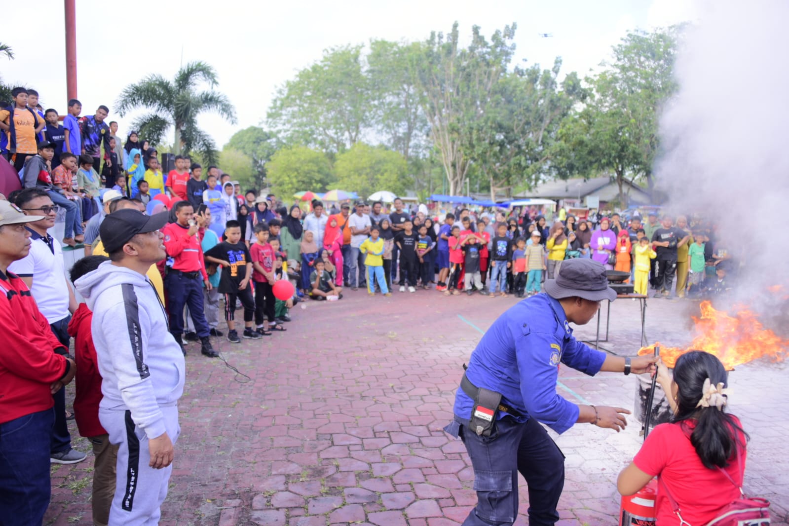 HUT ke-104, Damkar Bengkalis Gelar Jalan Santai dan Simulasi Pemadaman Kebakaran