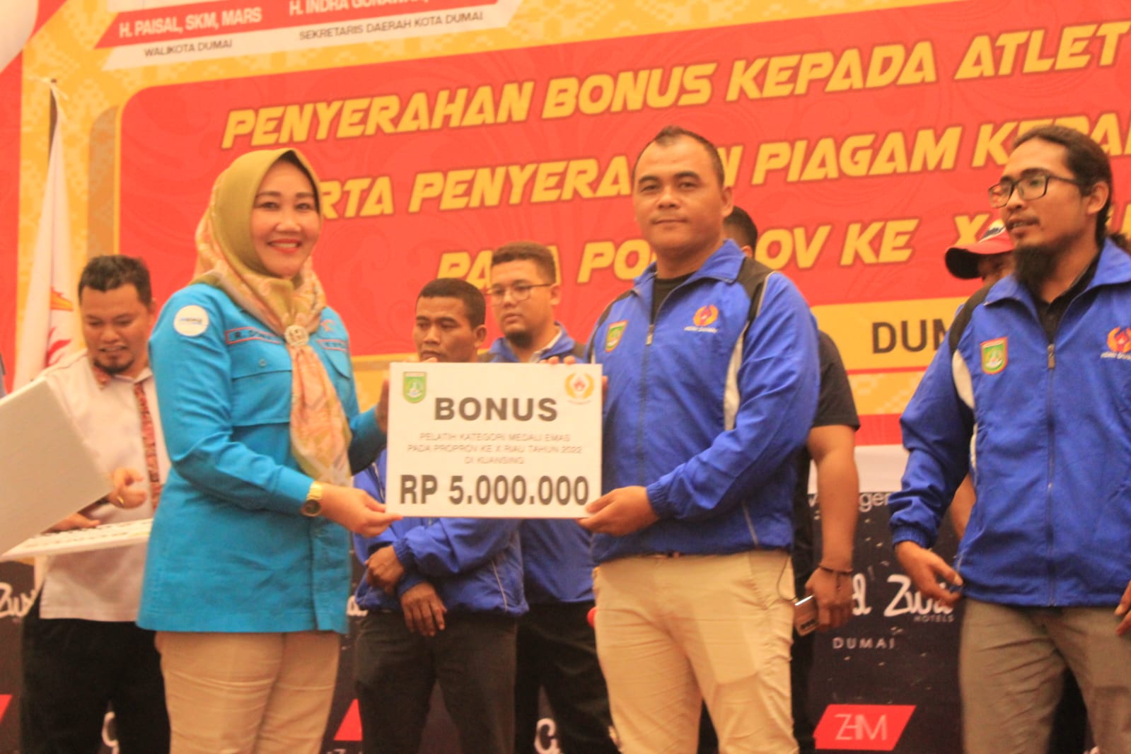 Atlet dan Pelatih Porprov X Riau Terima Bonus Prestasi dari Pemerintah Kota Dumai