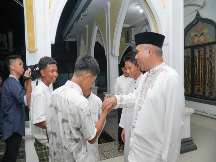 Pj Bupati Kampar Safari Ramadan di Mesjid Baiturahim