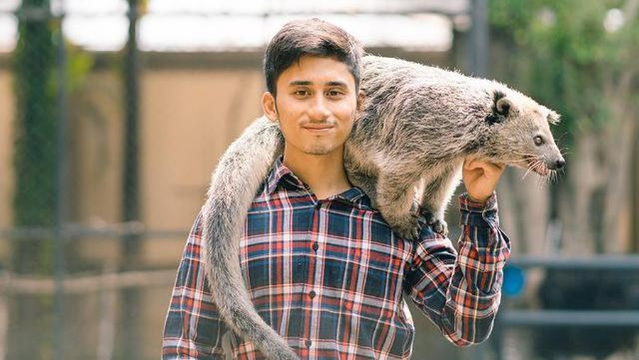 Masih Bungkam Soal Isu Hamili Eks Pacar, Alshad Ahmad Malah Asyik Liburan ke Afrika