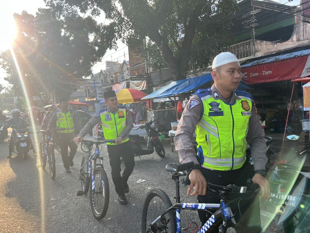 Patroli Sepeda, Satlantas Polresta Pekanbaru Sambangi Pasar Ramadan