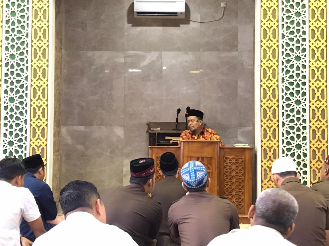 Ustadz DR H Saidul Amin Tausiyah Qobla Dzhuhur di Kejati Riau