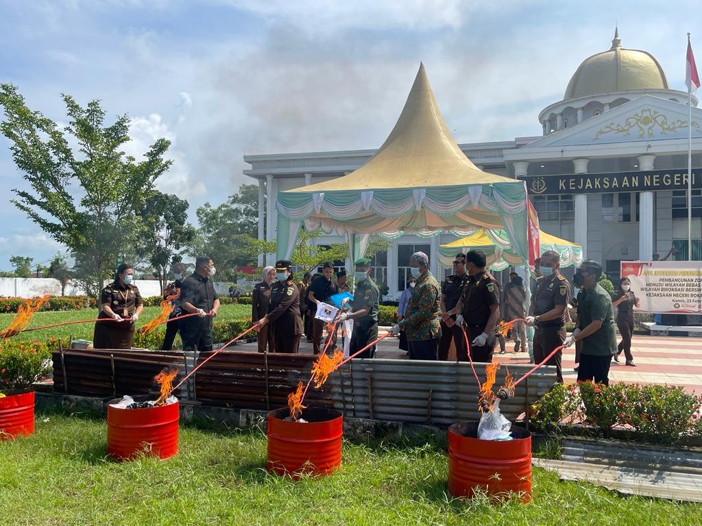 Kejari Rohil Musnahkan 73 BB Perkara Tindak Pidana UmumÂ 