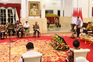 Ingatkan Aparat Pemerintah Tak Jemawa dan Hedonis, Presiden: Layani Masyarakat dengan Baik