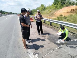 Brakkk! Tabrak Truk Tronton di Tol Pekanbaru-Dumai, Supir Tangki dan Penumpangnya Tewas