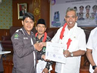 Pj Bupati Kampar Hadiri Bedah Buku Pada Seminar Kepemimpinan di UIN Suska
