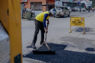 Pemprov Riau Bantu Anggaran Perbaikan Jalan Parit Indah Kota Pekanbaru