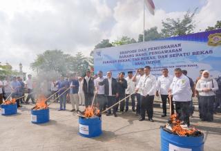 Wagubri Edy Nasution Dampingi Mendag RI Musnahkan 730 Bal Barang Bekas Impor