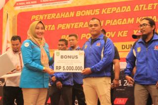 Atlet dan Pelatih Porprov X Riau Terima Bonus Prestasi dari Pemerintah Kota Dumai
