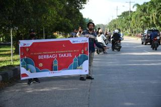 PT KPI RU Dumai Bagikan Ratusan Takjil untuk Masyarakat