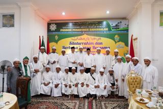 Gubri Syamsuar Serahkan Bantuan CSR BRK Syariah untuk Ponpes Babussalam