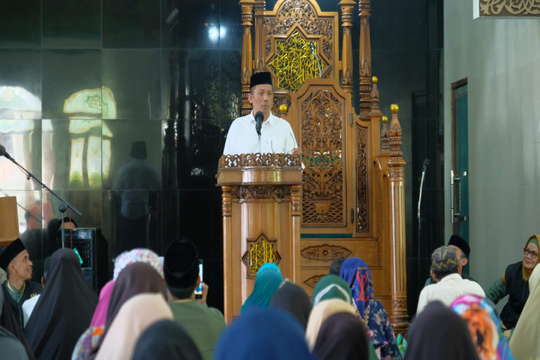 Bupati Adil Hadiri Pendistribusian Dana Zakat Konsumtif Ramadan