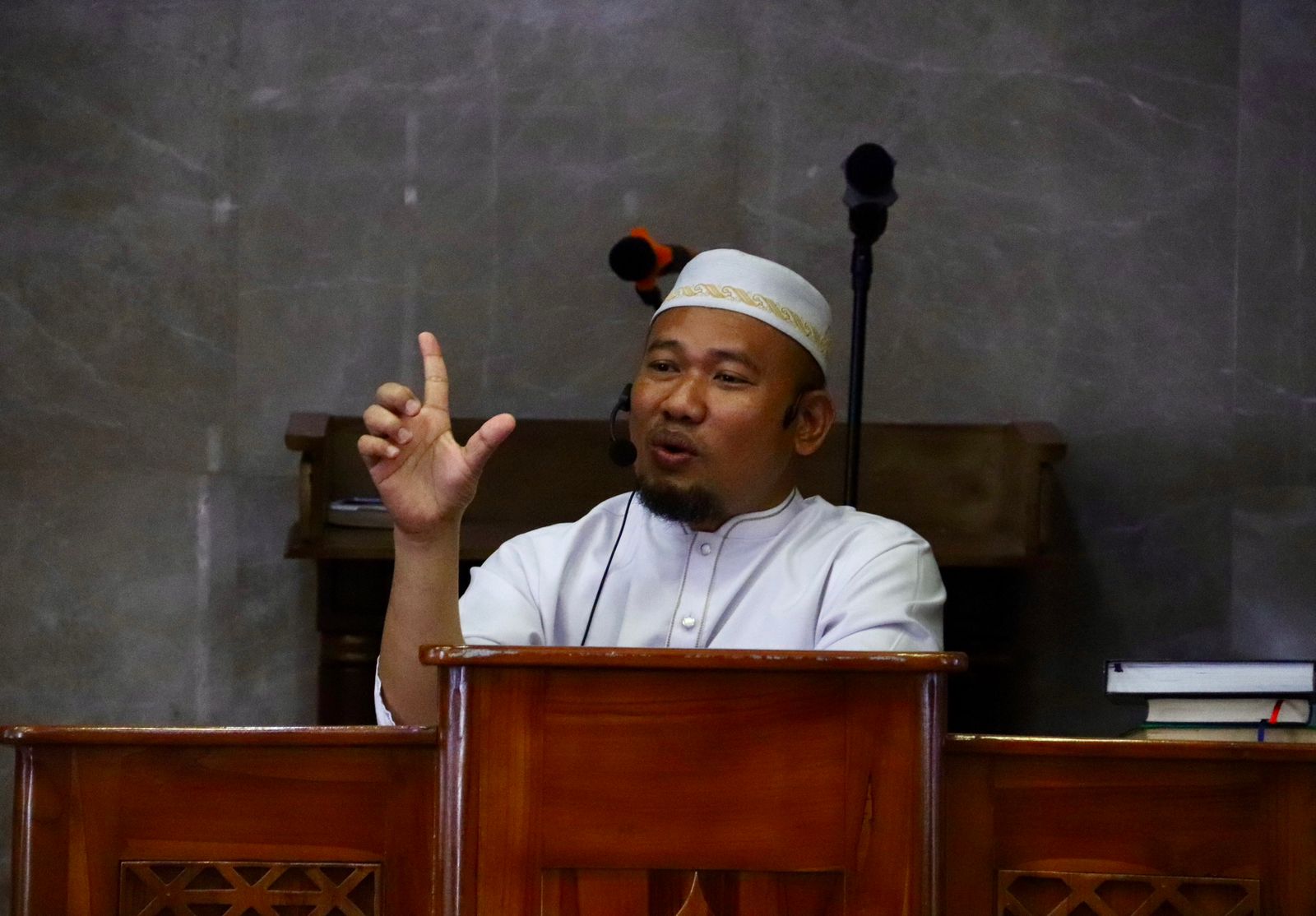 Tausiyah Qobla Dzuhur, UstadzÂ  H. EdiÂ  Azhar ungkap Senjata Orang BerimanÂ 
