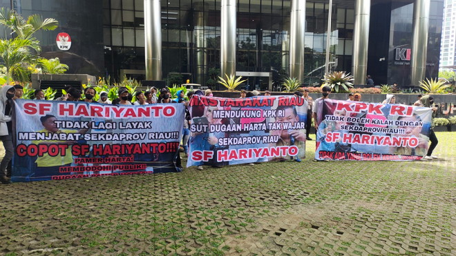 Sekda Riau SF Haryanto Disambut Unjukrasa di KPK