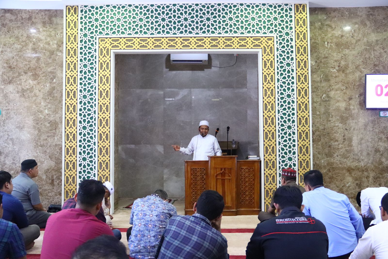 Tausiyah Qobla Dzuhur di Kejati Riau Disampaikan Oleh Ustadz H Syamsurizal Â
