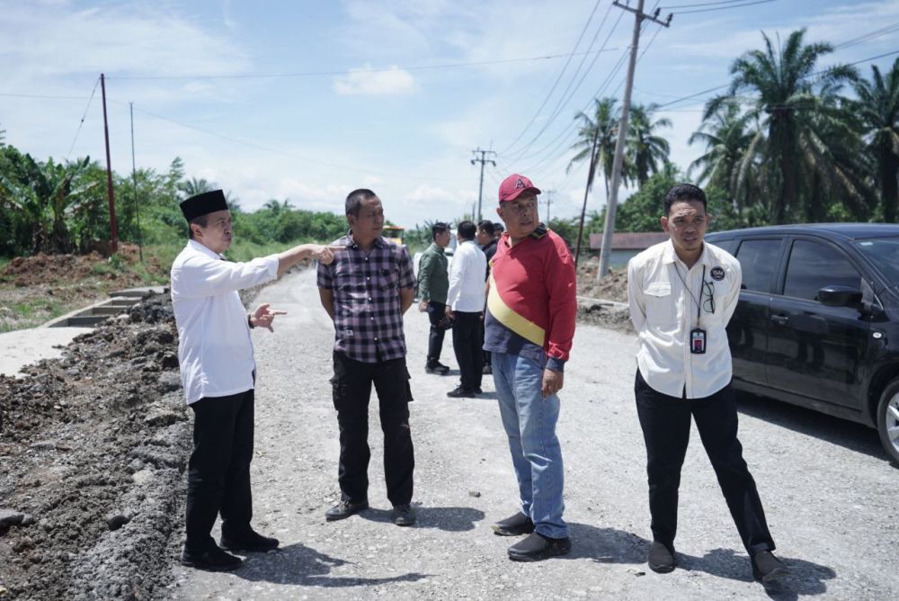 Gubernur Syamsuar Tinjau Perbaikan Jalan Kampar - Rohul