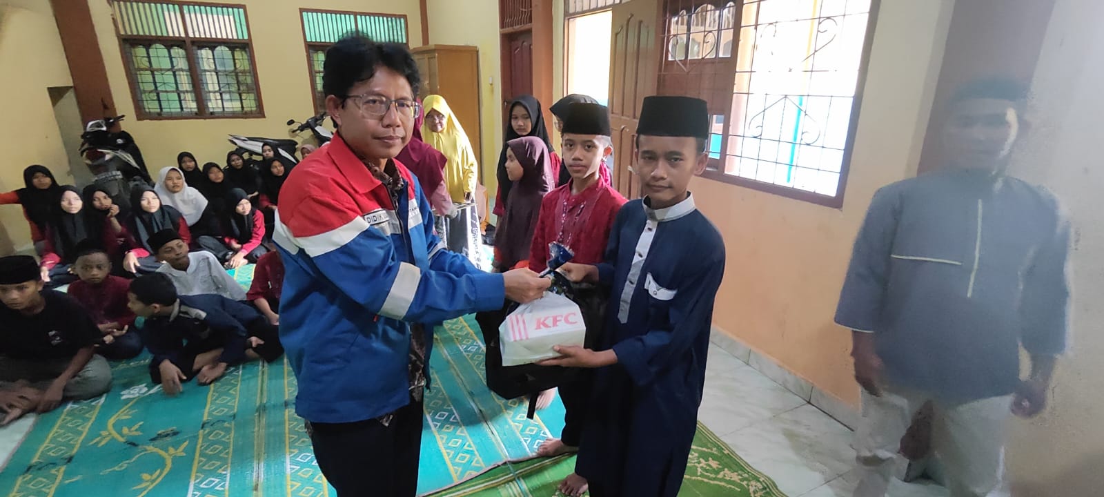 PT KPI RU Dumai Santuni Anak Yatim di 2 Panti Asuhan