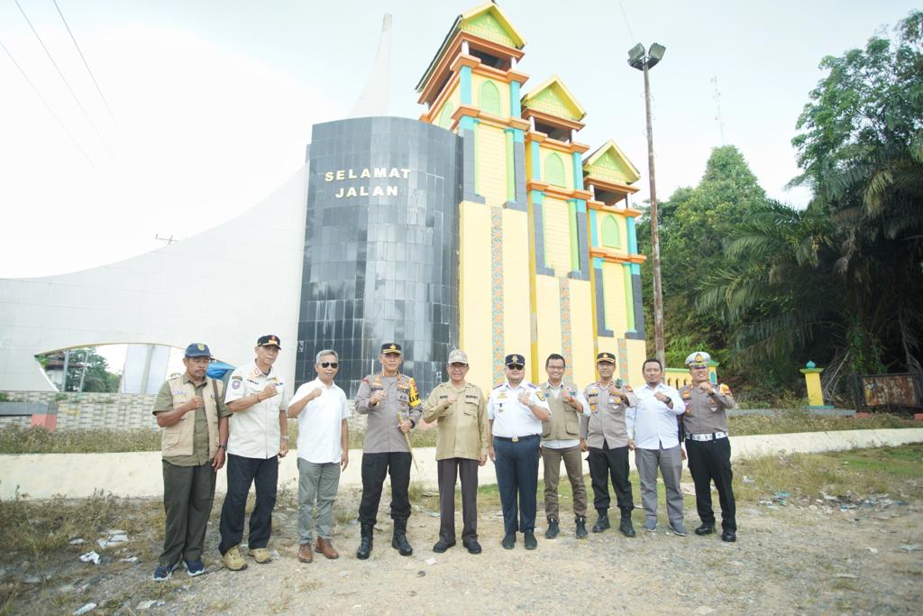 Bupati bersama Kapolres Inhil Cek Posko Terpadu Perbatasan Inhil - Jambi