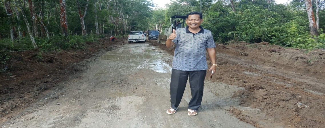PUPR Kuansing Perbaiki Jalan Gunung Kesiangan