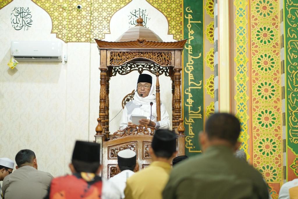 Bupati Wardan Salat Sunnah Gerhana Matahari di Masjid Al Falah Batu Ampar