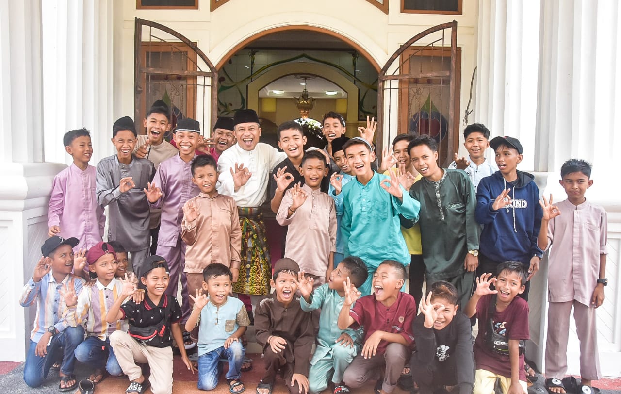 Hari Pertama Lebaran, Wabup Bengkalis Terima Silaturahmi Masyarakat